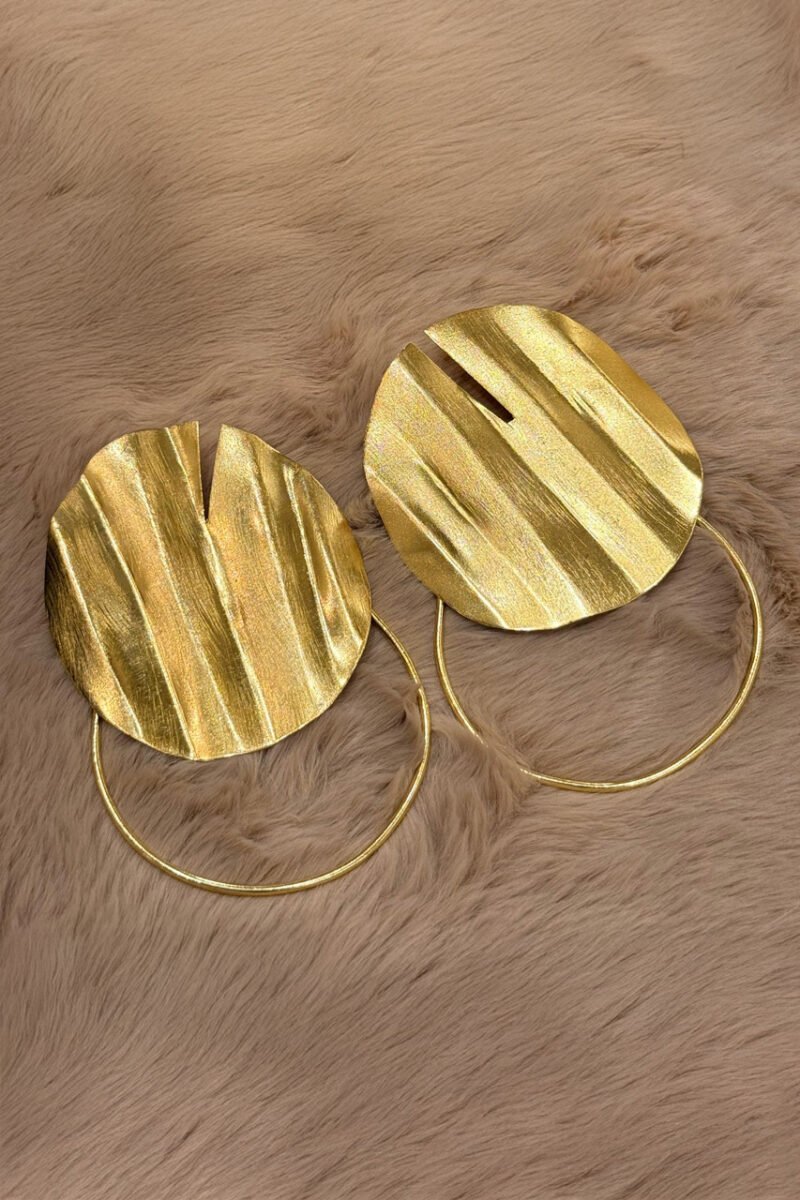Bitten Effect Round Gold Platted Earrings - Image 2