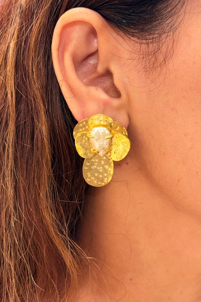 Layla Seapearl Gold Patted Studs